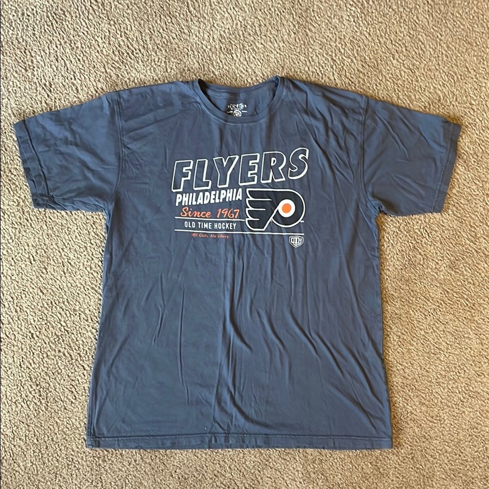 NWOT Philadelphia Flyers Grey T-Shirt